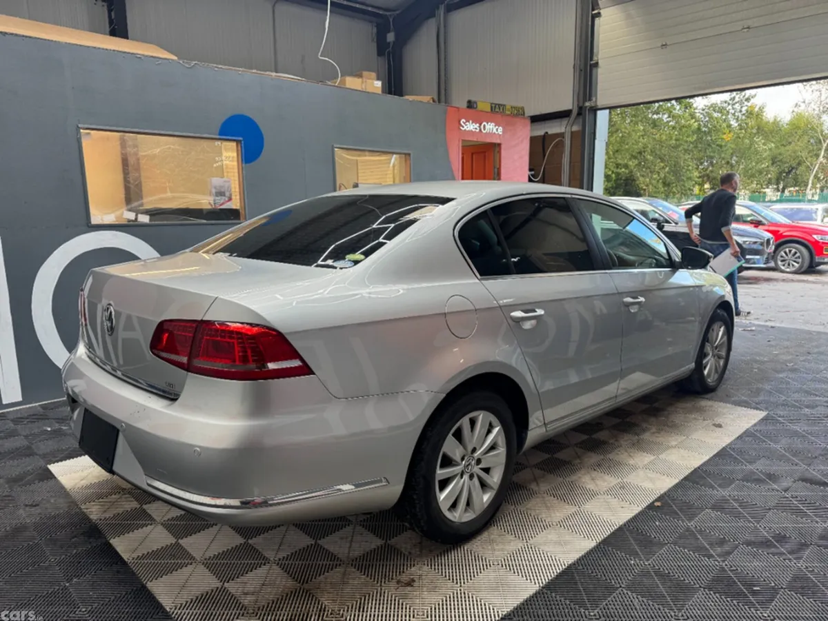 Volkswagen Passat Saloon, Petrol, 2014, Silver