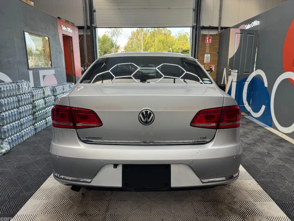 Volkswagen Passat Saloon, Petrol, 2014, Silver