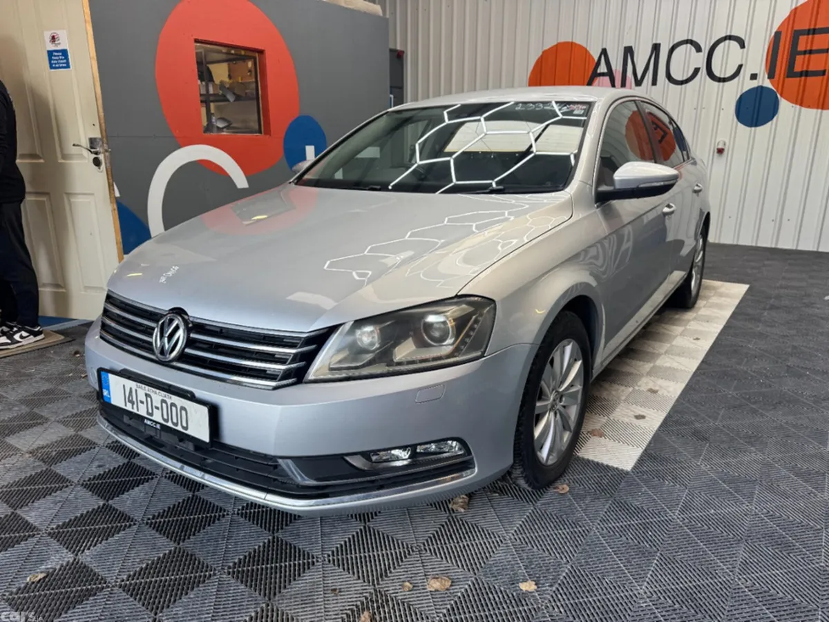 Volkswagen Passat Saloon, Petrol, 2014, Silver