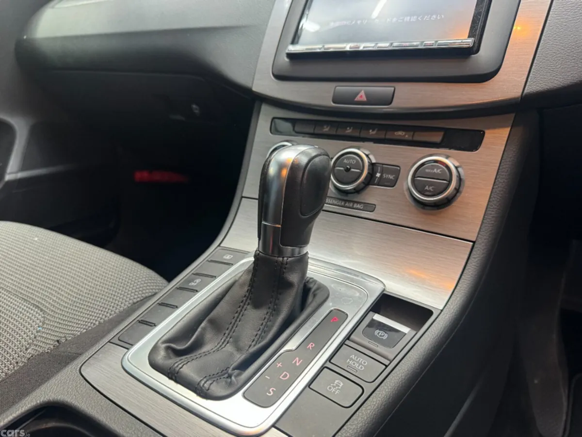 Volkswagen Passat Saloon, Petrol, 2014, Silver