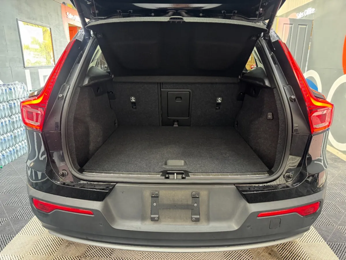 Volvo XC40 SUV, Petrol Hybrid, 2022, Black