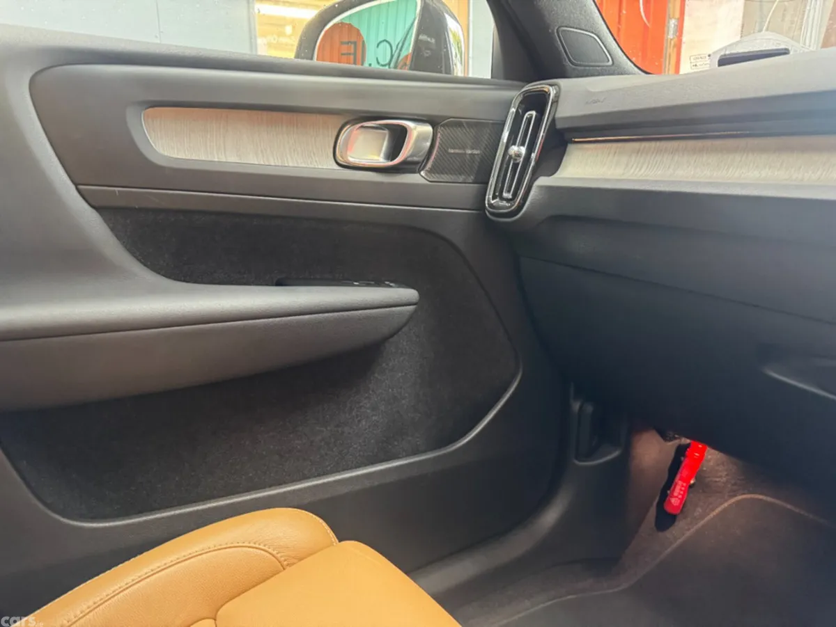 Volvo XC40 SUV, Petrol Hybrid, 2022, Black