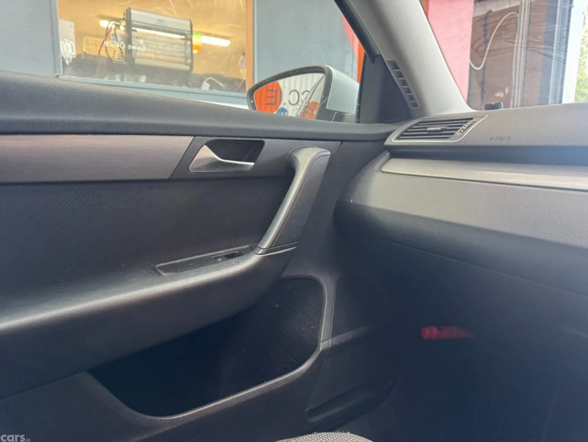 Volkswagen Passat Saloon, Petrol, 2014, Silver