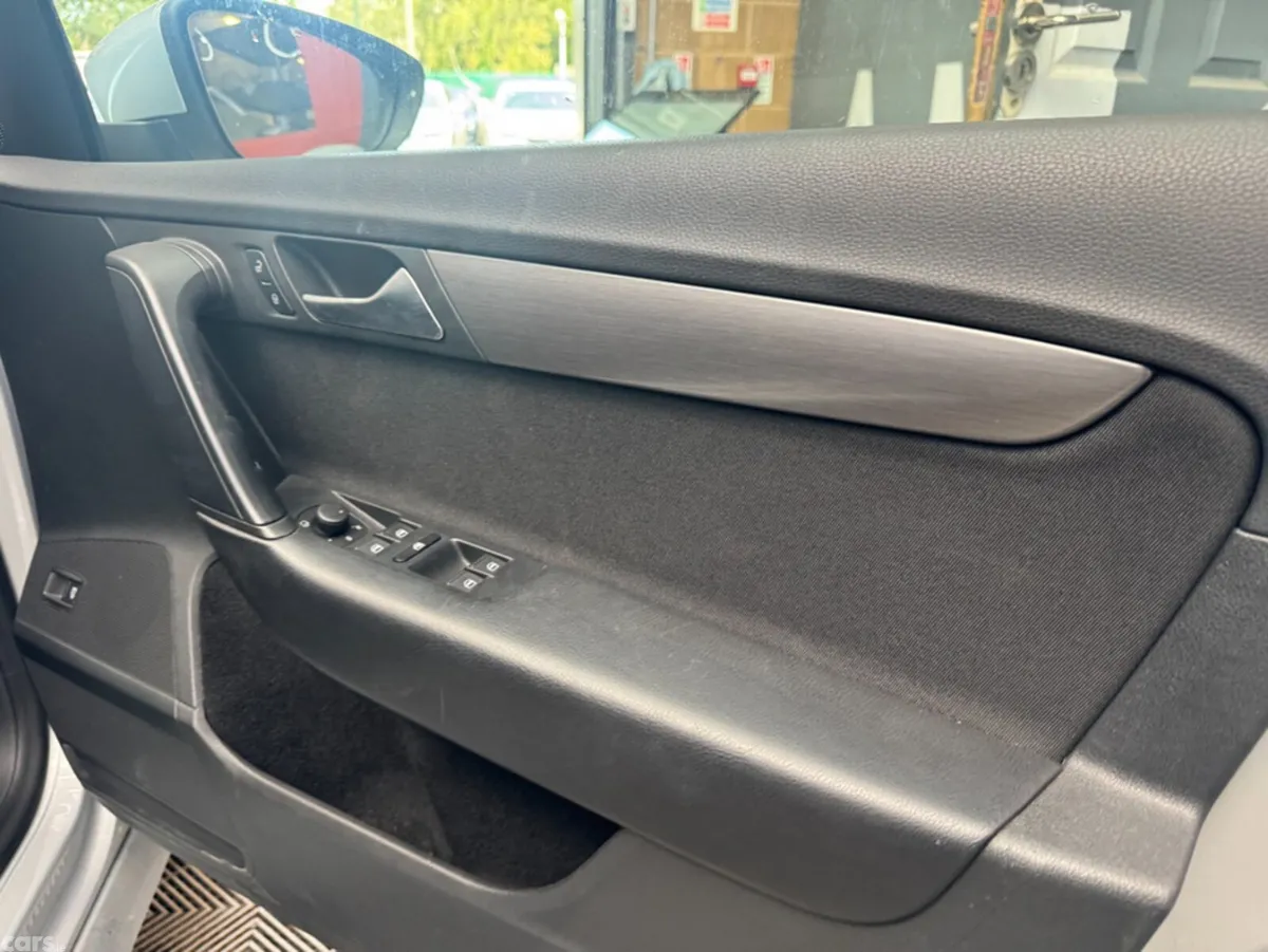 Volkswagen Passat Saloon, Petrol, 2014, Silver