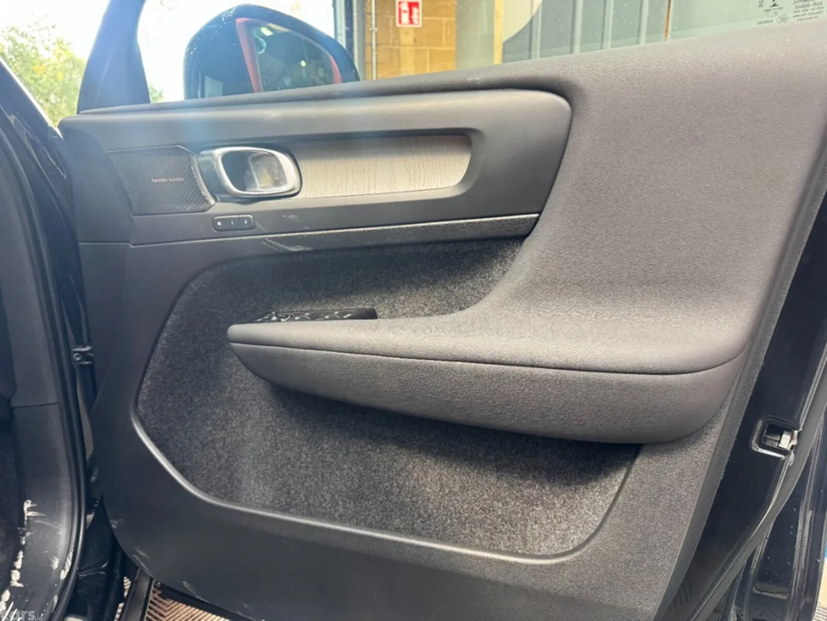 Volvo XC40 SUV, Petrol Hybrid, 2022, Black