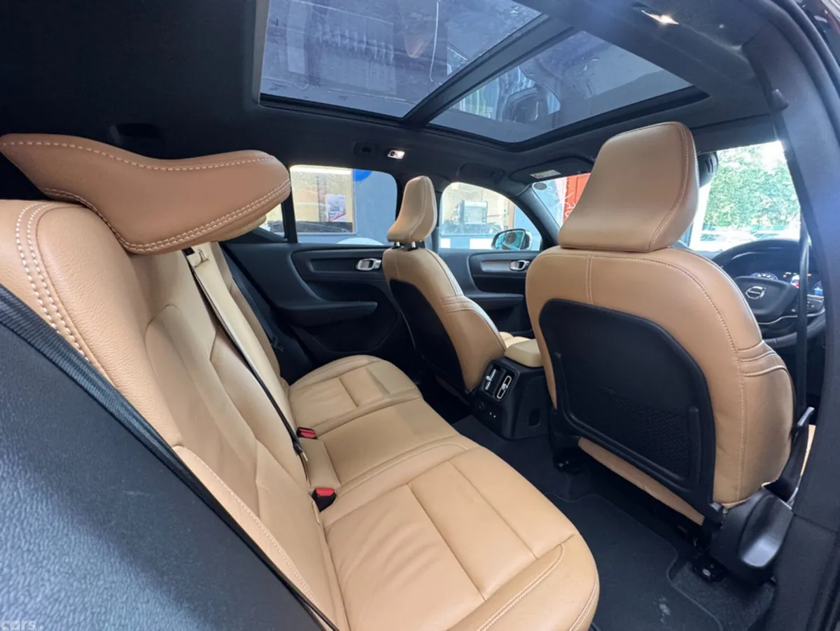 Volvo XC40 SUV, Petrol Hybrid, 2022, Black