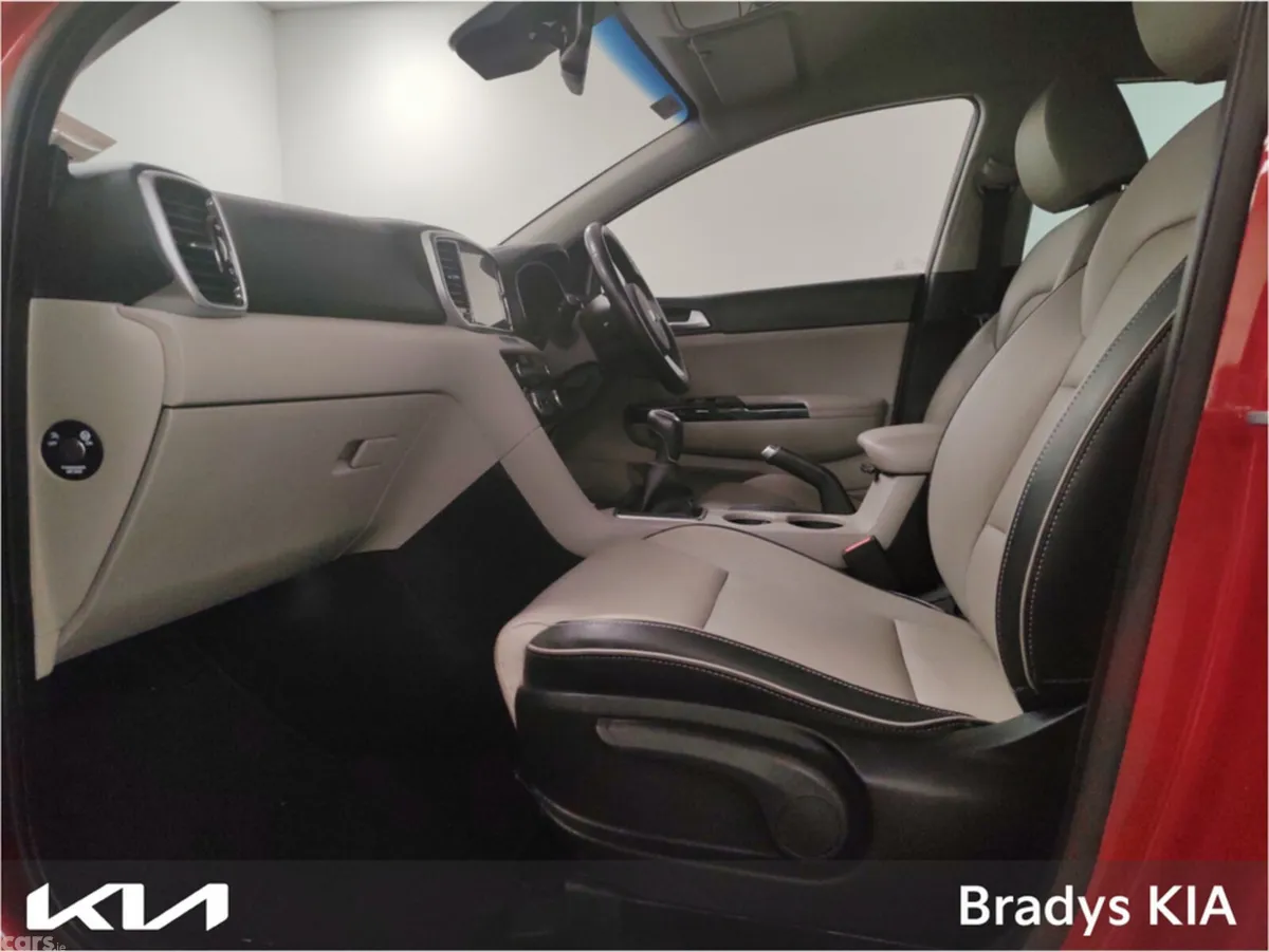Kia Sportage MPV, Diesel, 2021, Red
