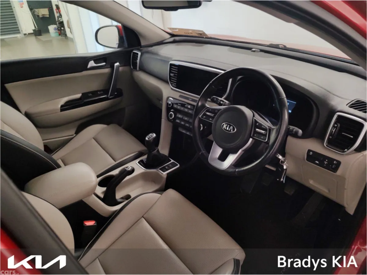 Kia Sportage MPV, Diesel, 2021, Red