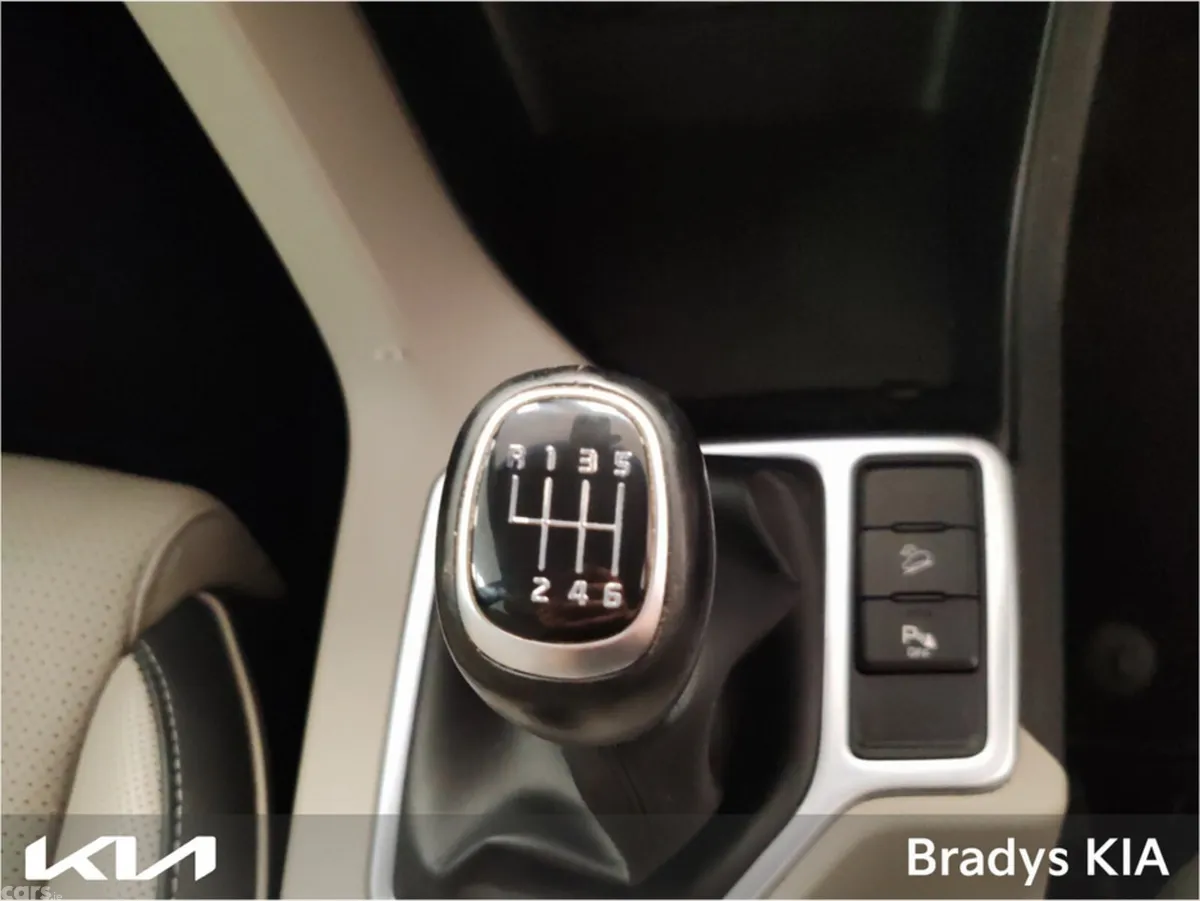Kia Sportage MPV, Diesel, 2021, Red
