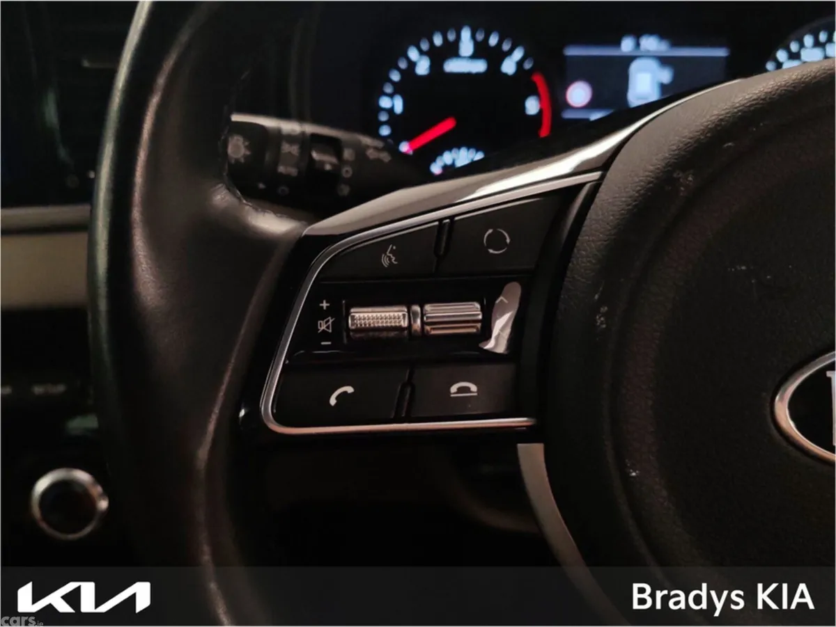 Kia Sportage MPV, Diesel, 2021, Red