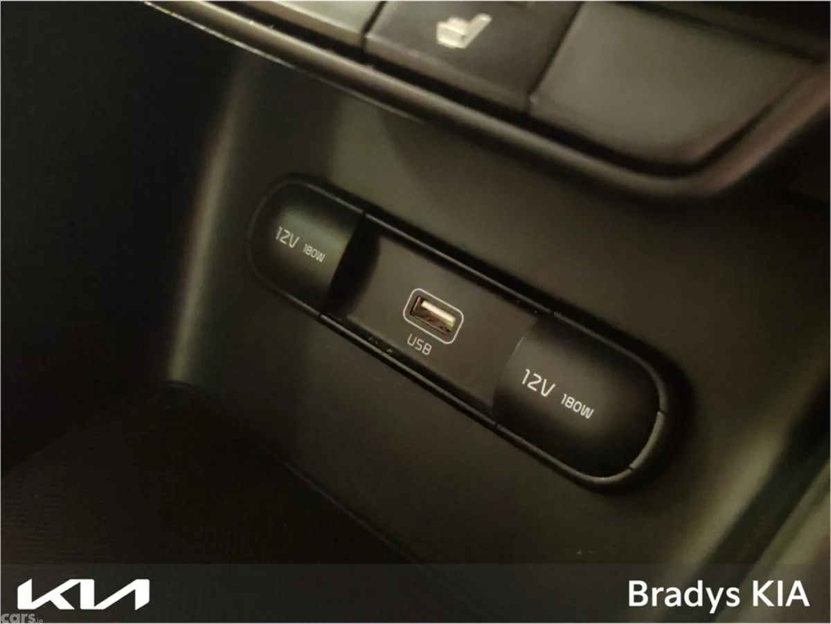 Kia Sportage MPV, Diesel, 2021, Red