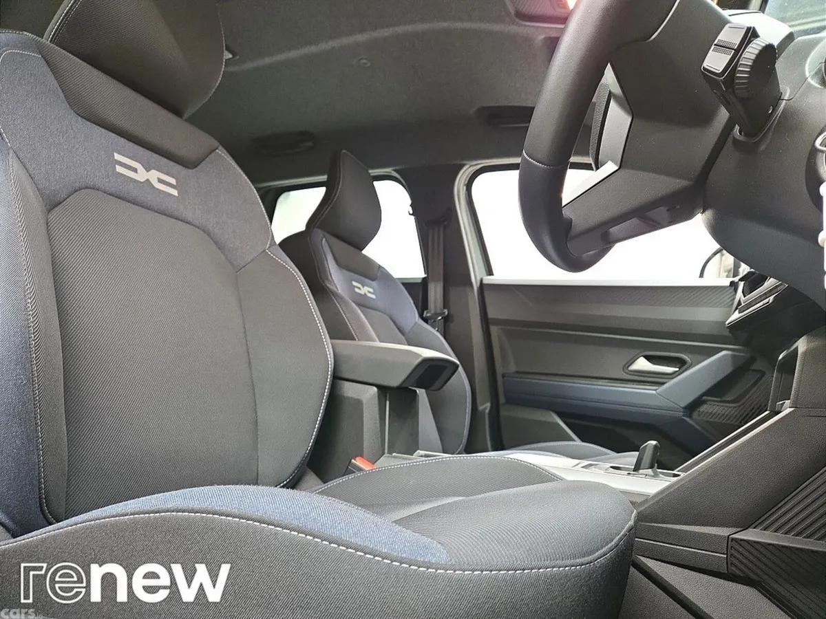 Dacia Duster SUV, Petrol Hybrid, 2026, Grey