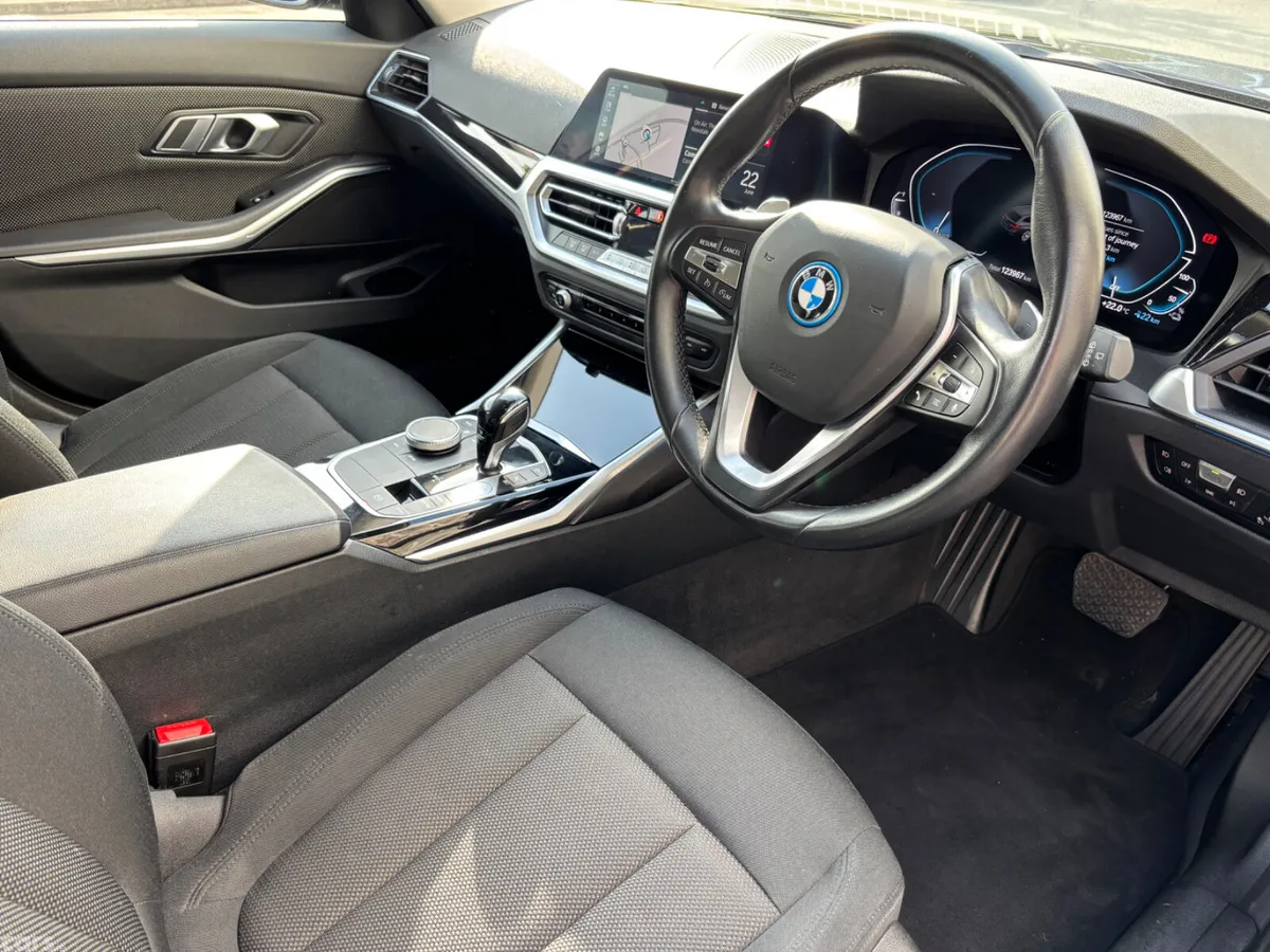 BMW 3-Series Estate, Petrol Plug-in Hybrid, 2022, Grey