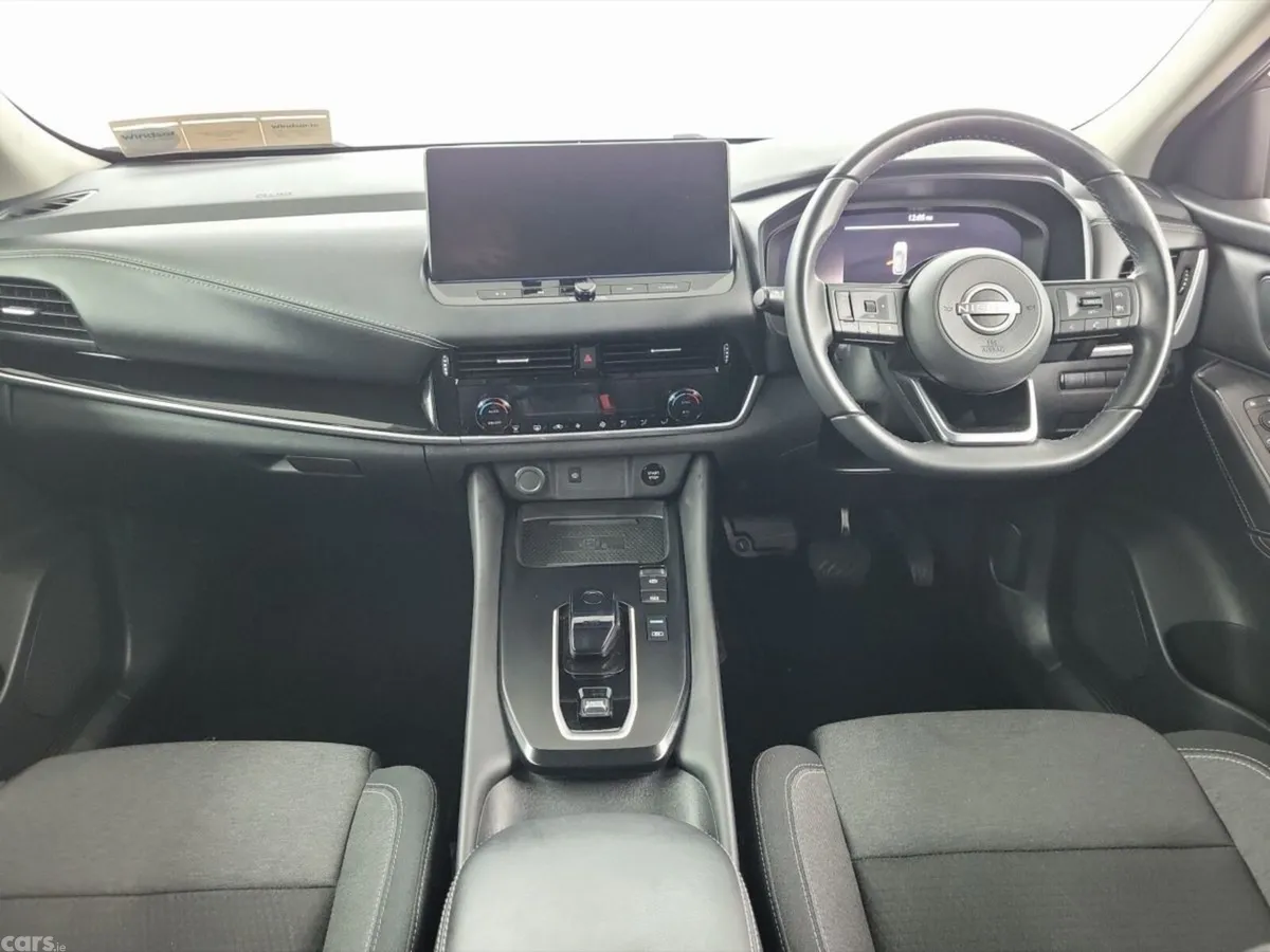Nissan Qashqai MPV, Petrol, 2023, Red