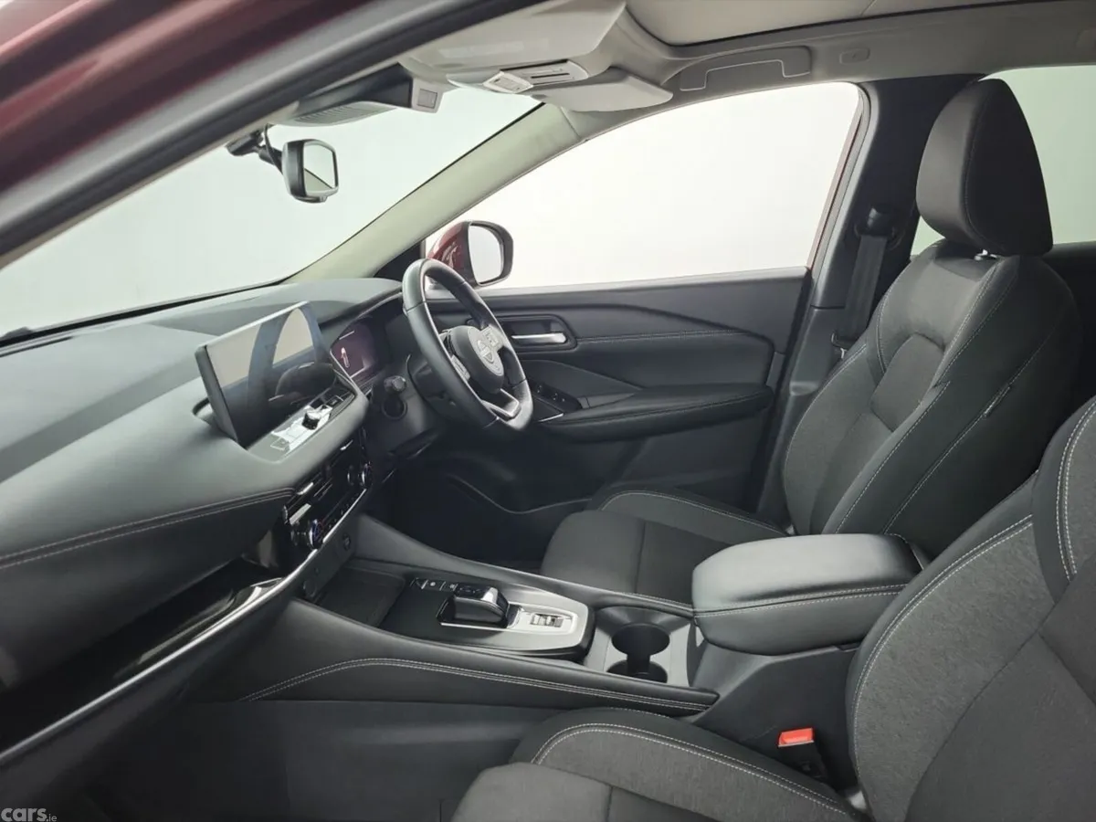 Nissan Qashqai MPV, Petrol, 2023, Red