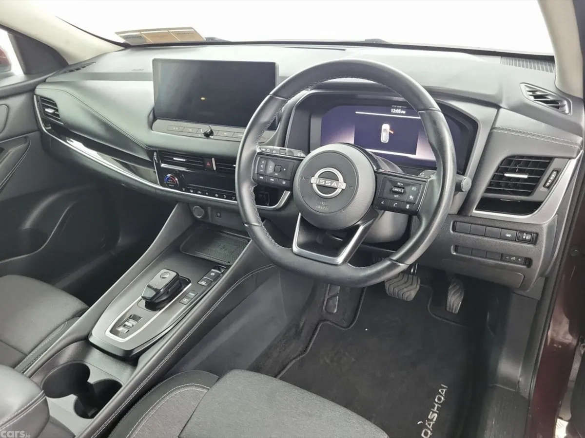 Nissan Qashqai MPV, Petrol, 2023, Red