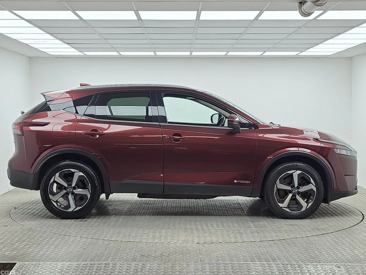 Nissan Qashqai MPV, Petrol, 2023, Red