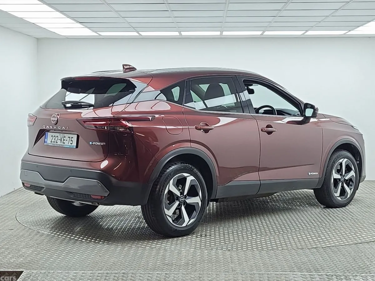 Nissan Qashqai MPV, Petrol, 2023, Red