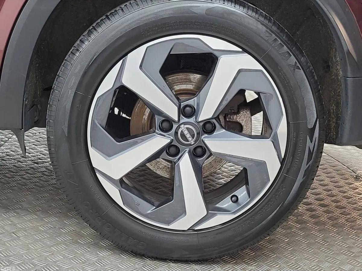 Nissan Qashqai MPV, Petrol, 2023, Red