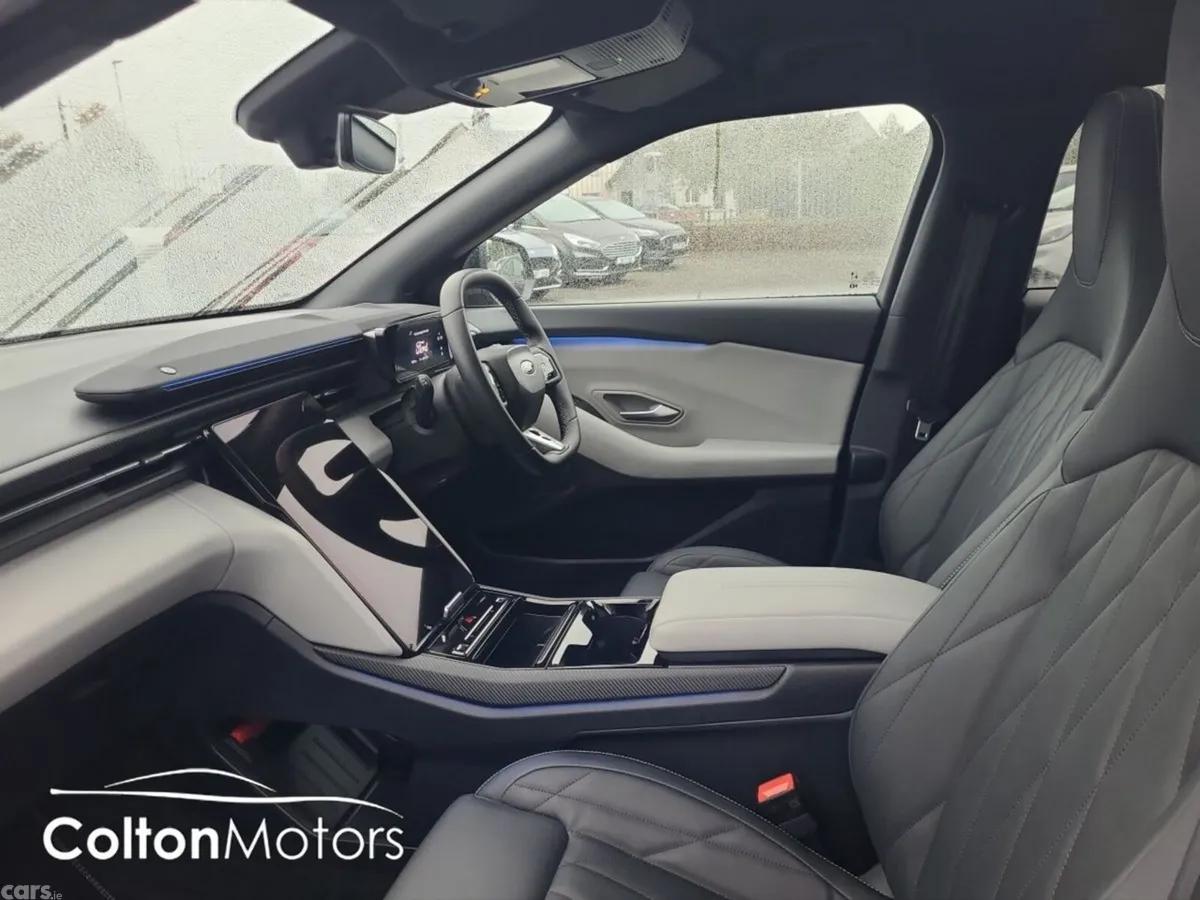 Ford Capri MPV, Electric, 2025, Black