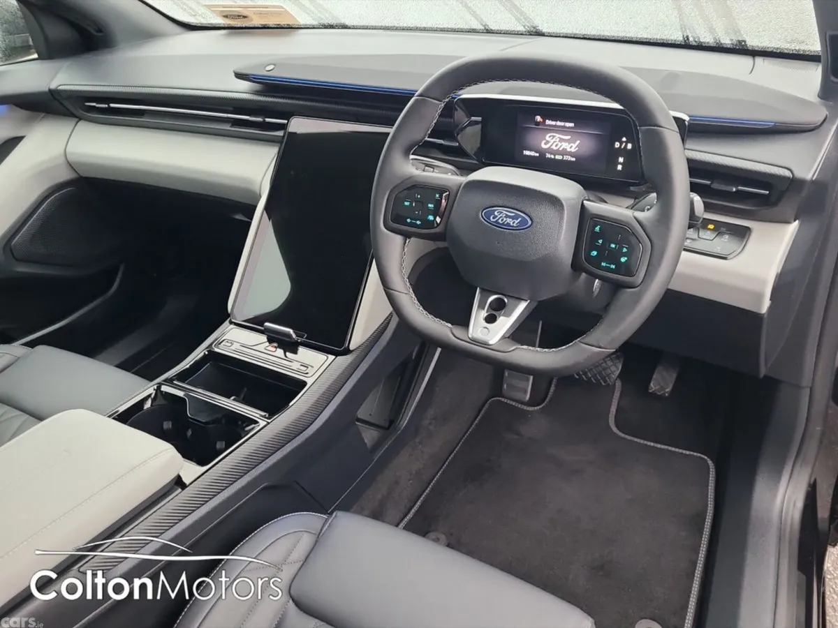 Ford Capri MPV, Electric, 2025, Black