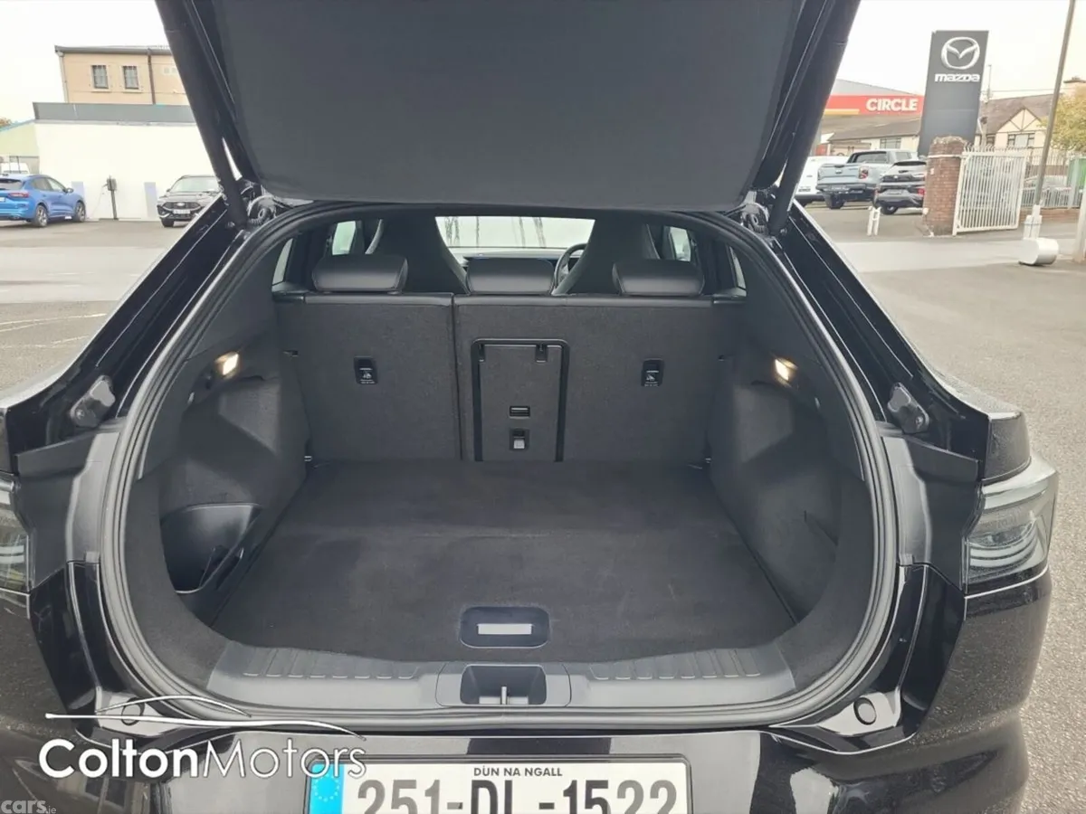 Ford Capri MPV, Electric, 2025, Black