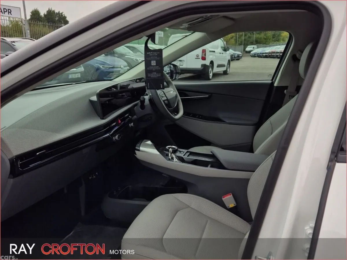 Kia EV6 MPV, Electric, 2026, White