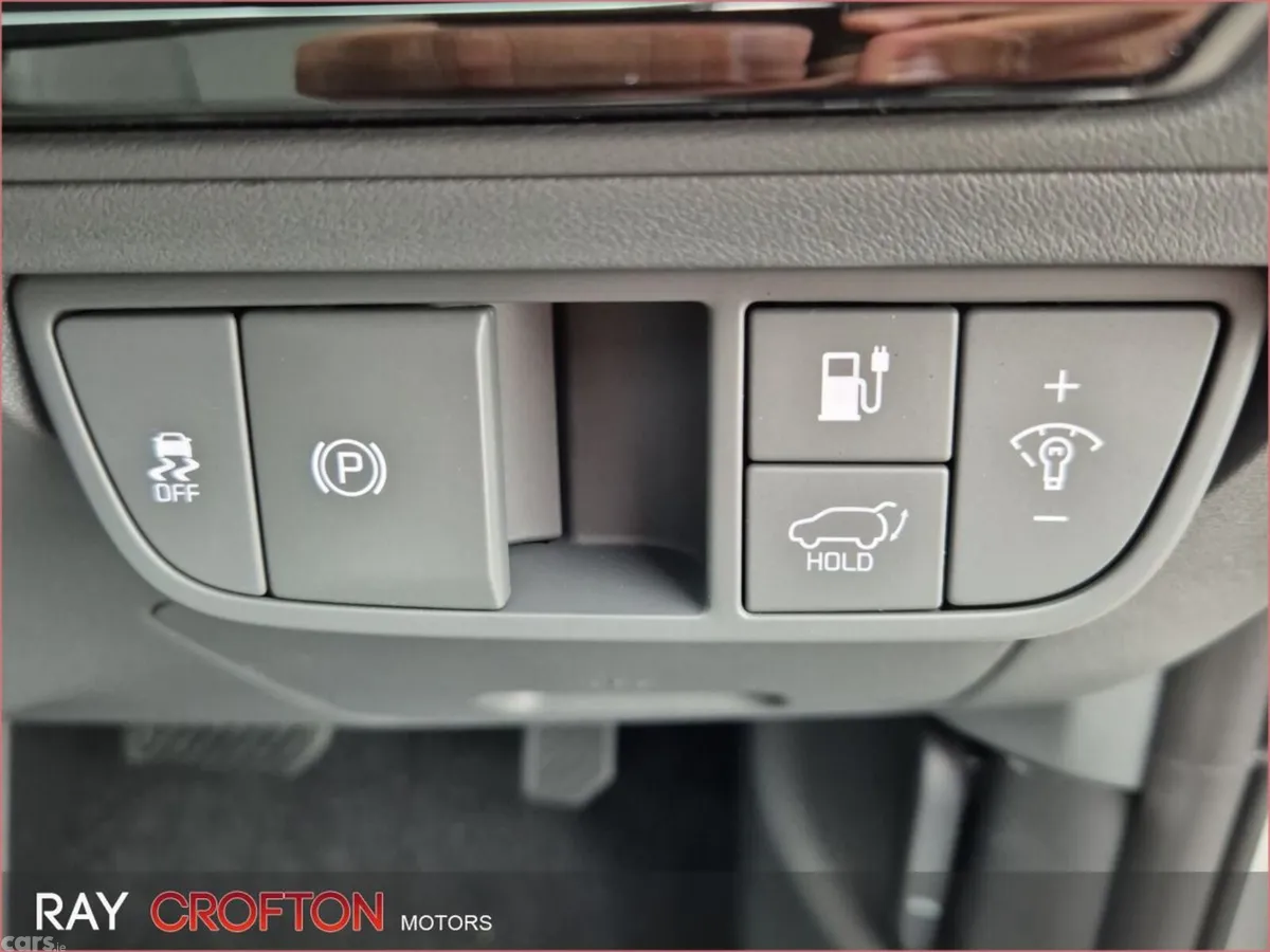 Kia EV6 MPV, Electric, 2026, White
