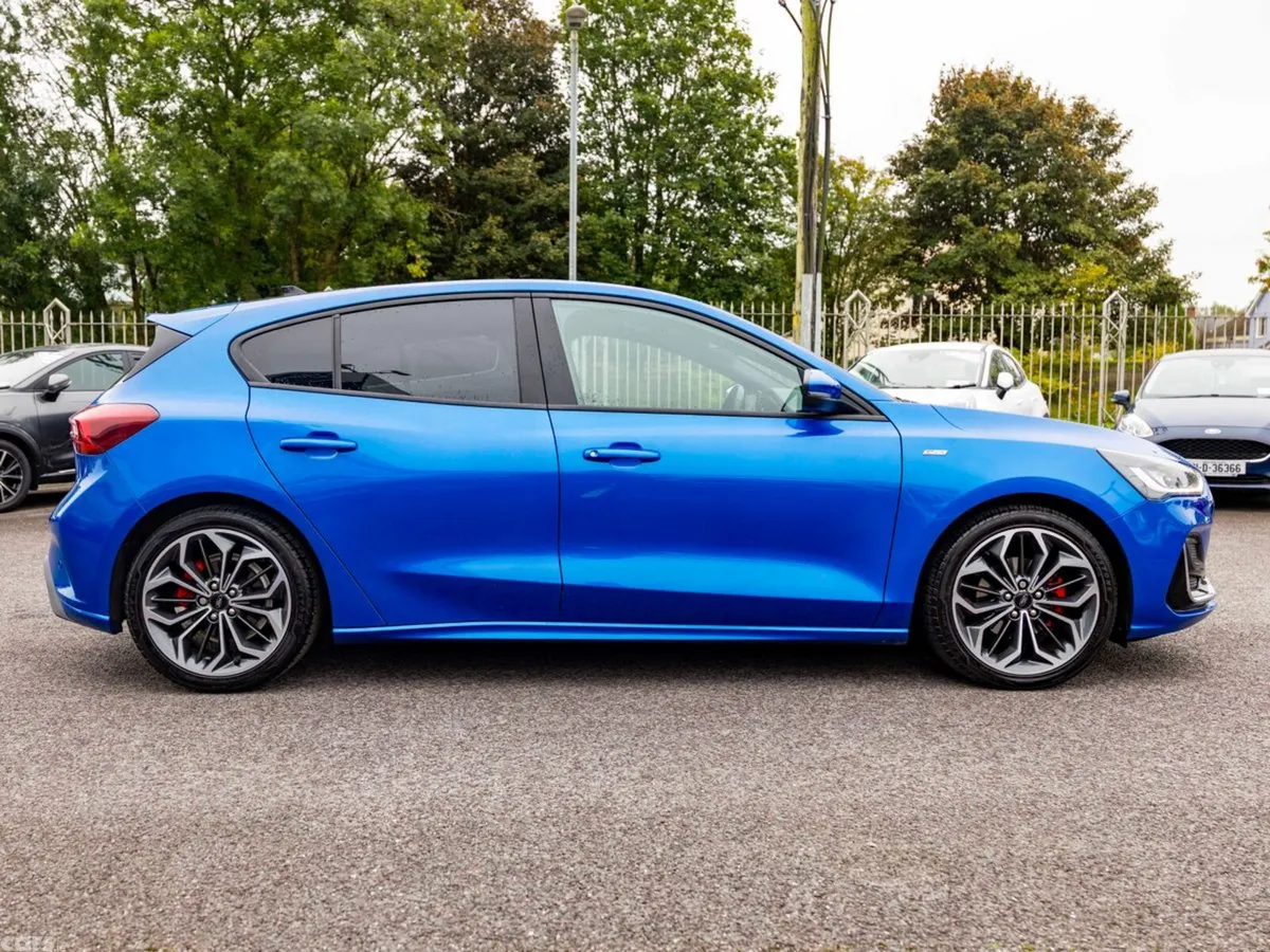 Ford Focus Hatchback, Petrol, 2022, Blue