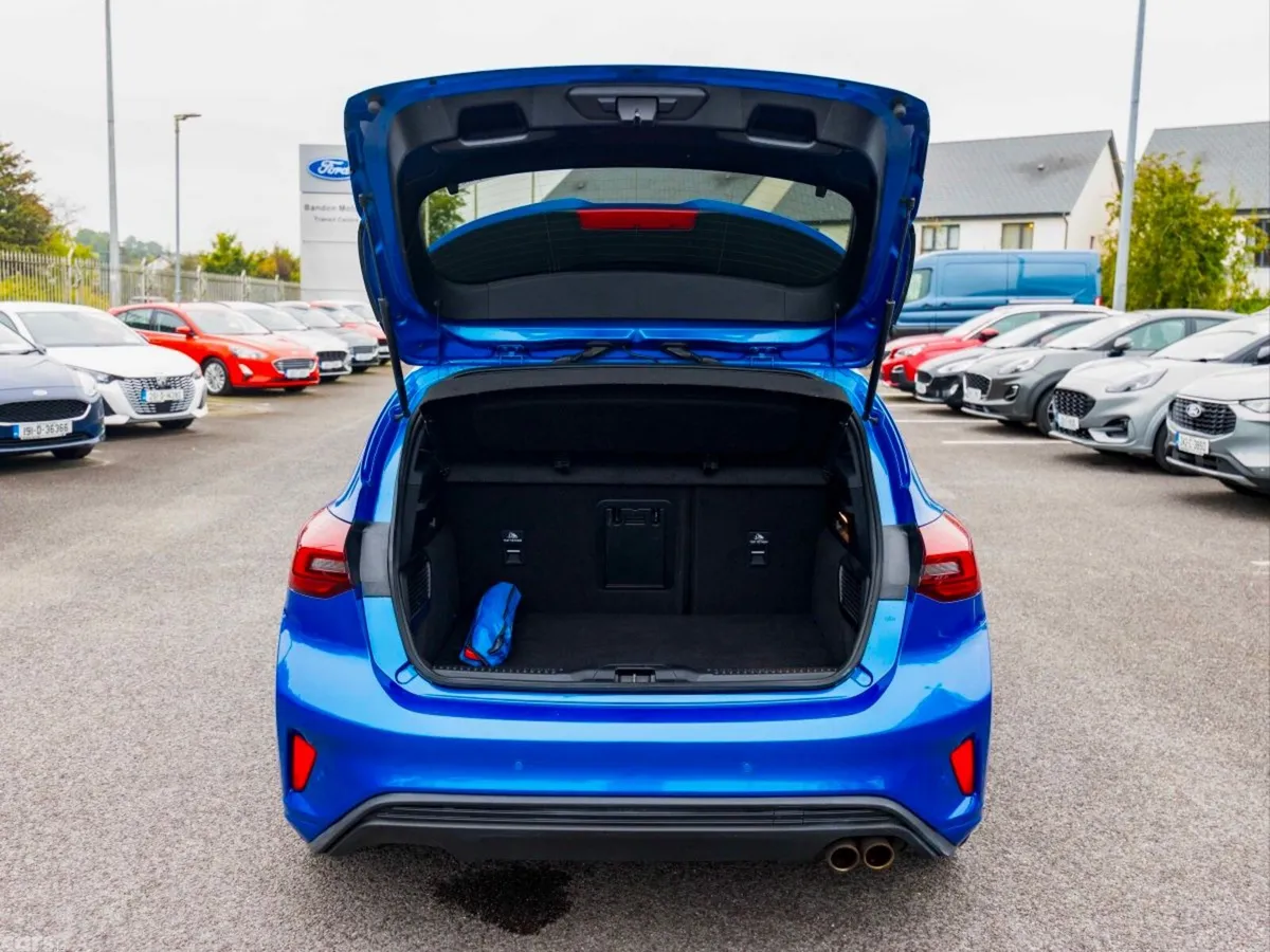 Ford Focus Hatchback, Petrol, 2022, Blue