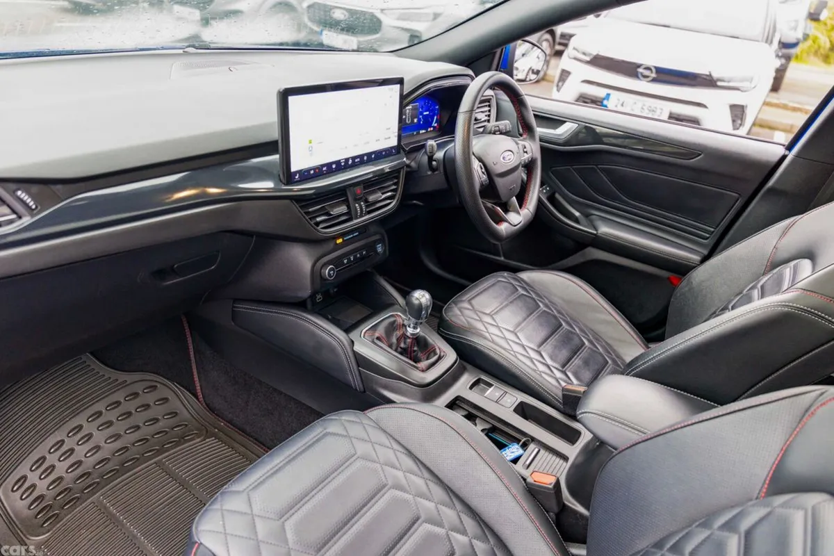 Ford Focus Hatchback, Petrol, 2022, Blue
