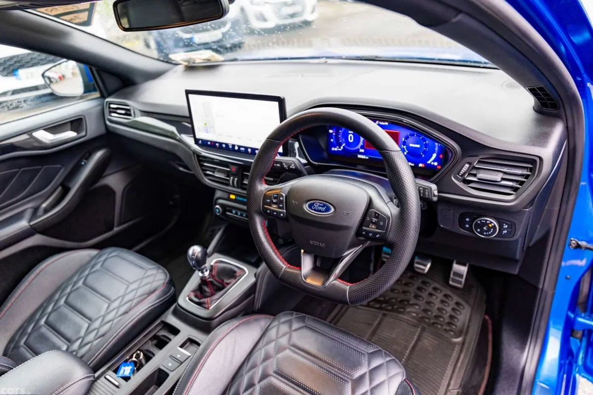 Ford Focus Hatchback, Petrol, 2022, Blue