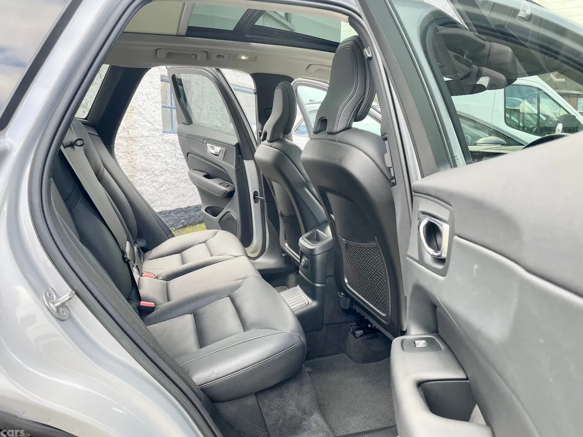 Volvo XC60 SUV, Petrol Plug-in Hybrid, 2023, Grey