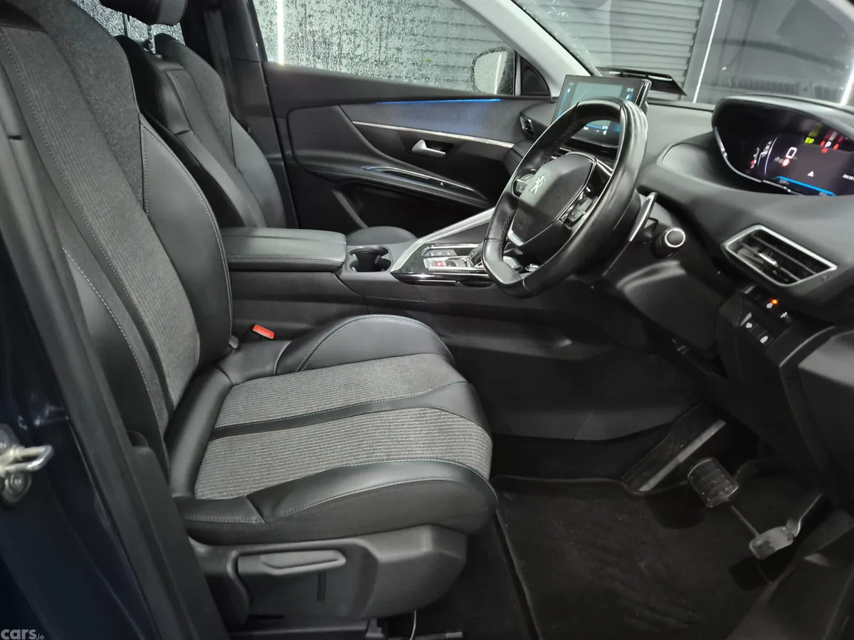 Peugeot 3008 MPV, Diesel, 2022, Blue