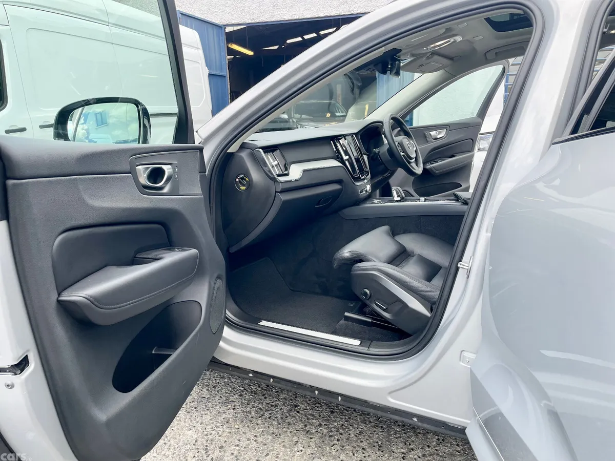 Volvo XC60 SUV, Petrol Plug-in Hybrid, 2023, Grey
