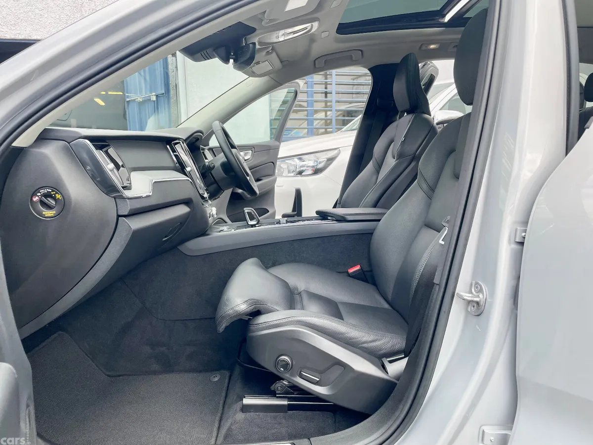 Volvo XC60 SUV, Petrol Plug-in Hybrid, 2023, Grey