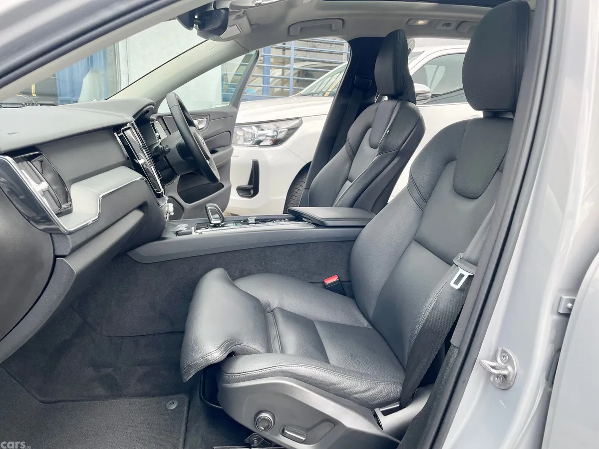 Volvo XC60 SUV, Petrol Plug-in Hybrid, 2023, Grey