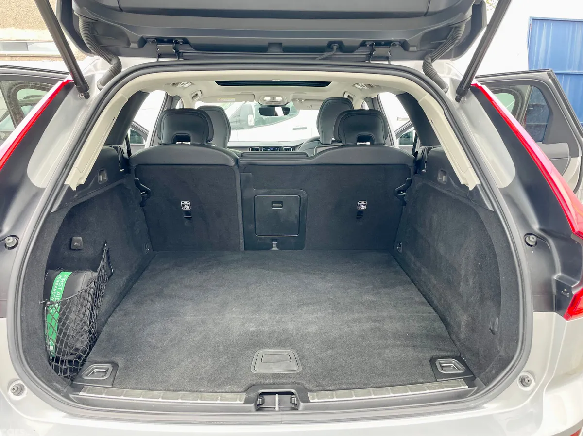 Volvo XC60 SUV, Petrol Plug-in Hybrid, 2023, Grey