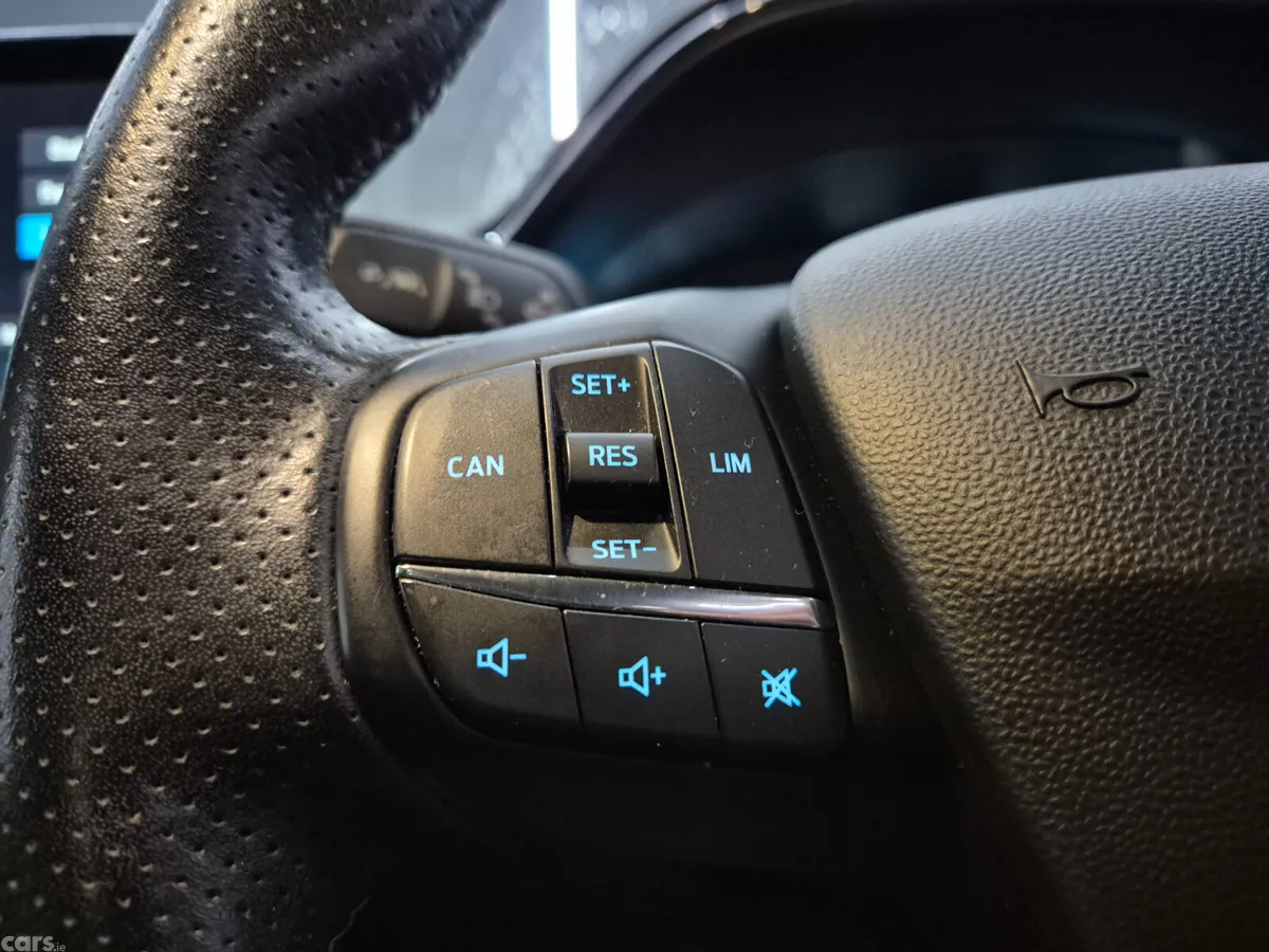 Ford Fiesta Hatchback, Petrol, 2018, Red
