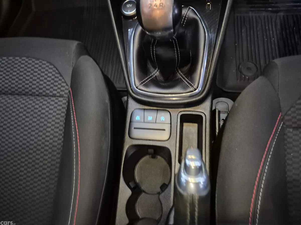 Ford Fiesta Hatchback, Petrol, 2018, Red