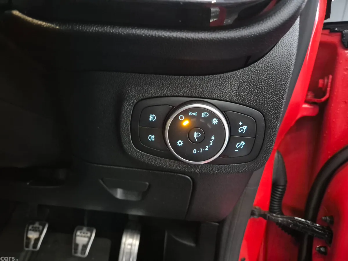Ford Fiesta Hatchback, Petrol, 2018, Red