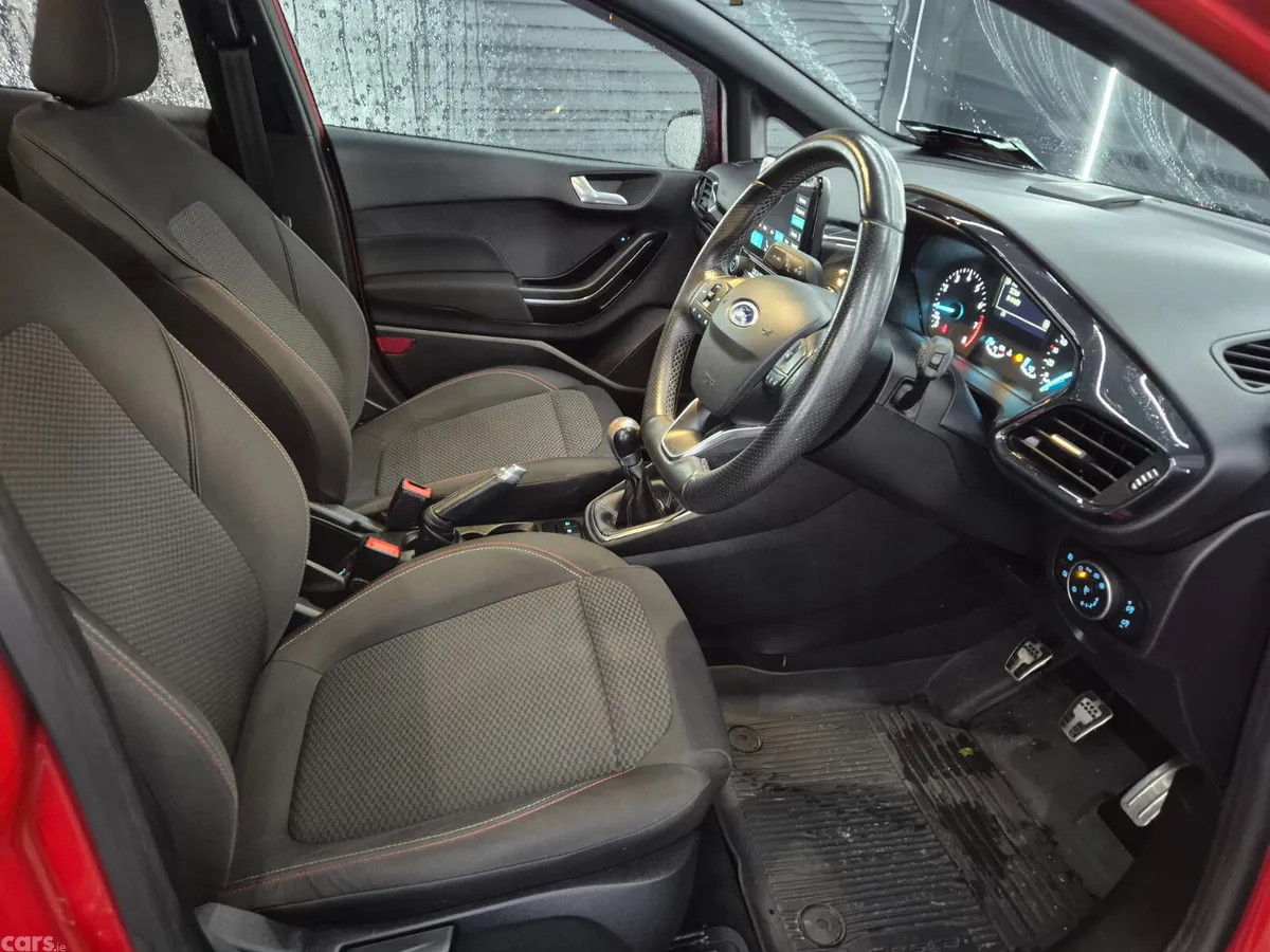 Ford Fiesta Hatchback, Petrol, 2018, Red