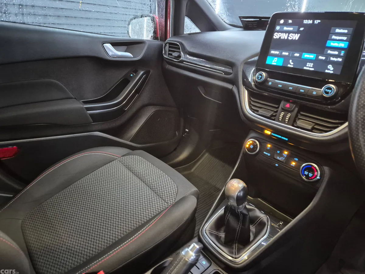 Ford Fiesta Hatchback, Petrol, 2018, Red