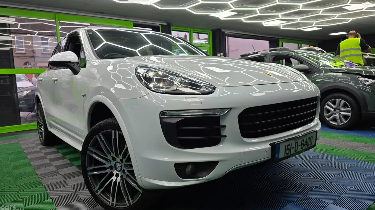 Porsche Cayenne SUV, Petrol Plug-in Hybrid, 2015, White