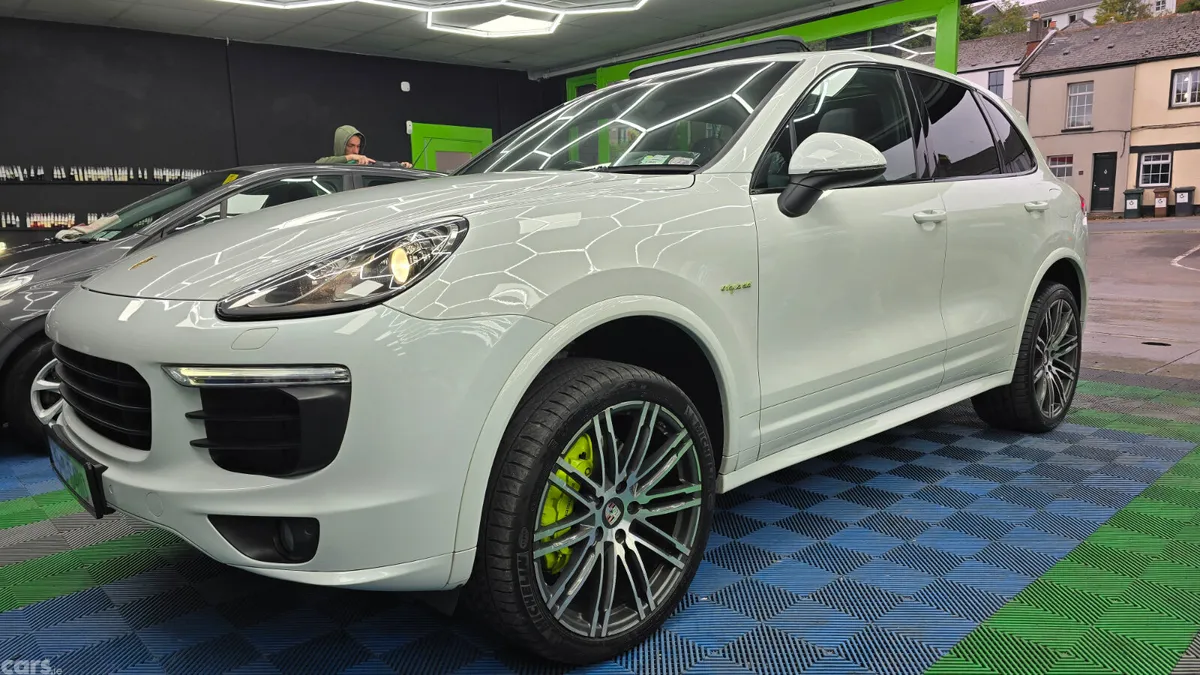 Porsche Cayenne SUV, Petrol Plug-in Hybrid, 2015, White