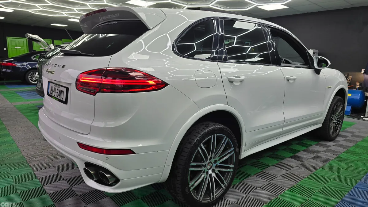 Porsche Cayenne SUV, Petrol Plug-in Hybrid, 2015, White