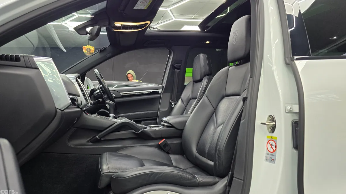 Porsche Cayenne SUV, Petrol Plug-in Hybrid, 2015, White