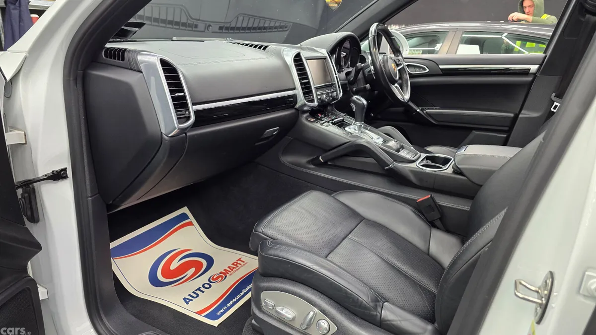 Porsche Cayenne SUV, Petrol Plug-in Hybrid, 2015, White
