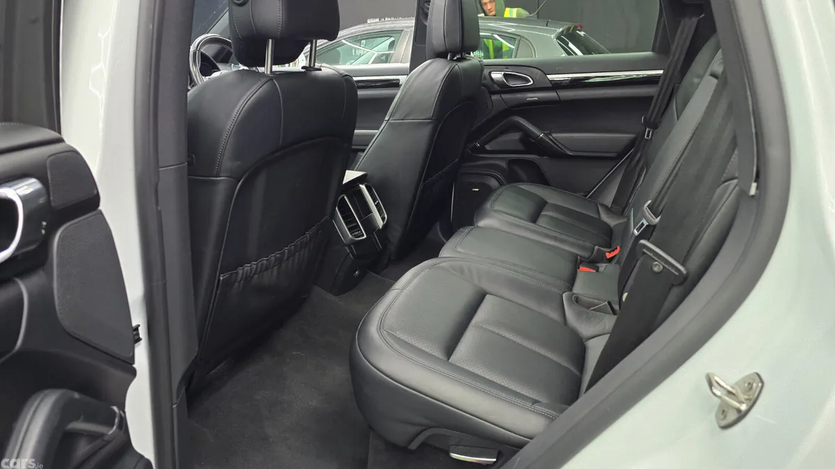Porsche Cayenne SUV, Petrol Plug-in Hybrid, 2015, White