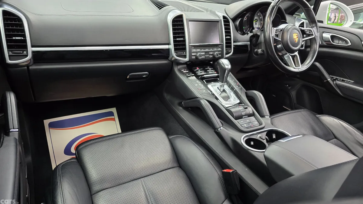 Porsche Cayenne SUV, Petrol Plug-in Hybrid, 2015, White